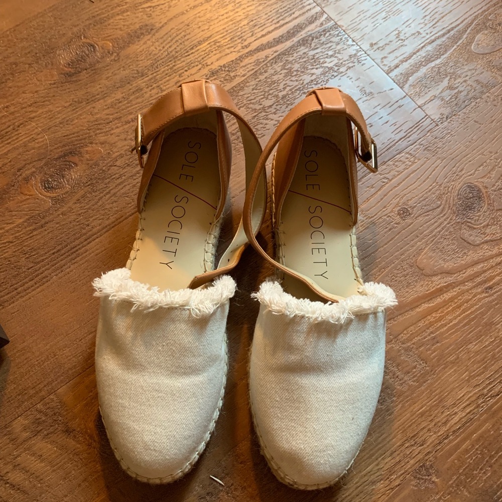Sole society white and tan flat espadrille sandal